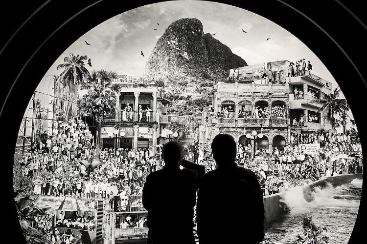 Intesa Sanpaolo, alle Gallerie d'Italia "Chi sei, Napoli?" di JR