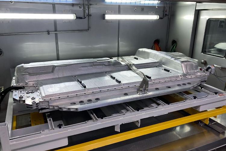 BMW Group e Solid Power testano celle per batterie stato solido per I7