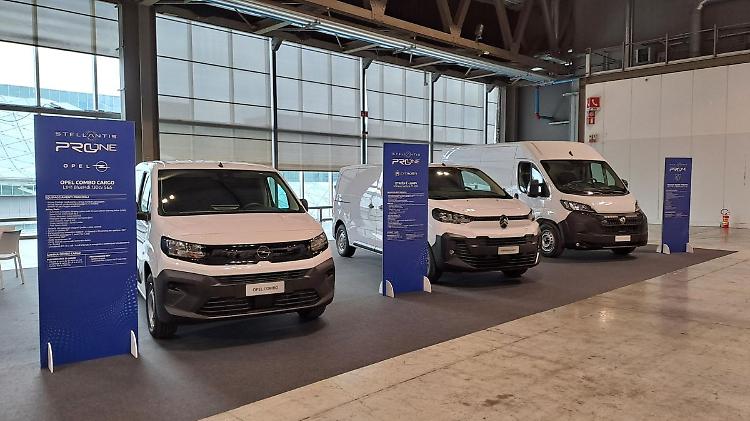 Stellantis Pro One alla fiera internazionale ISSA PULIRE