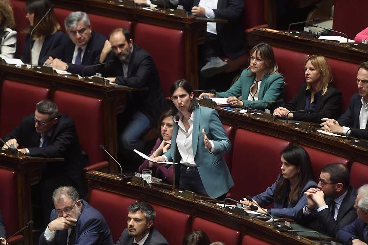 Femminicidi, Schlein a Meloni "Lavoriamo a una legge anti-violenza"