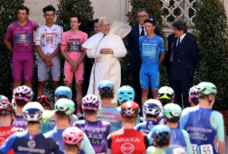 A Roma trionfa Kooij, Simon Yates vince il Giro2025