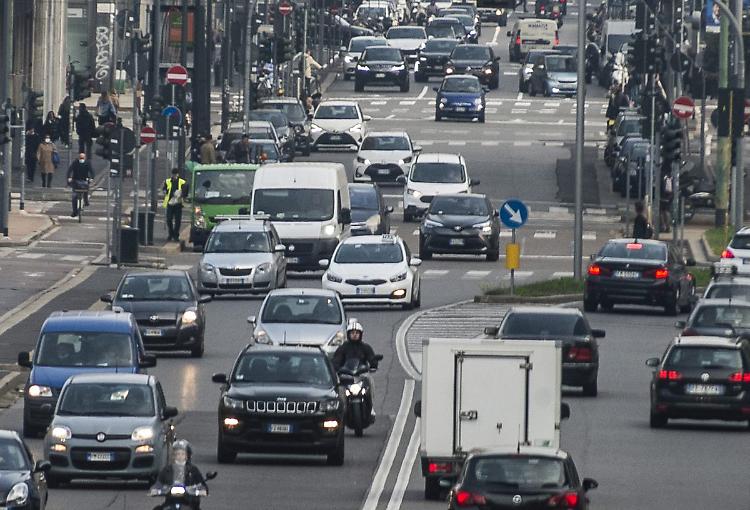 Automotive, in Italia mercato stabile a maggio