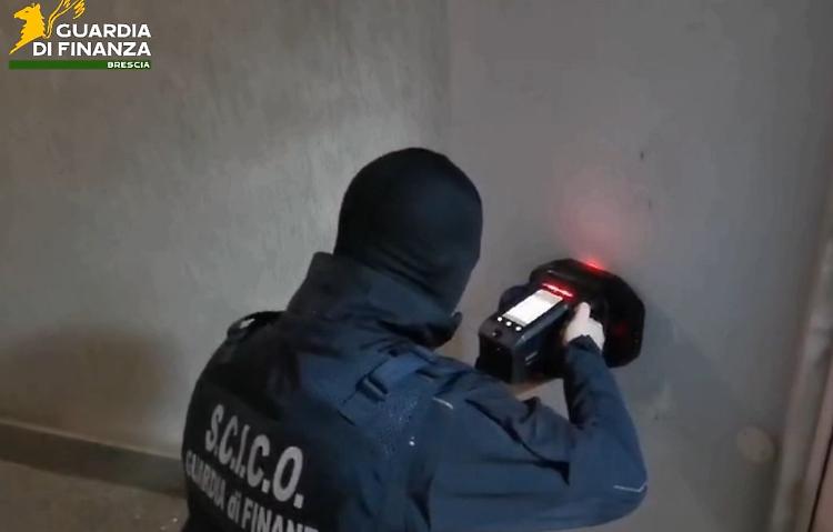 Traffico di droga, estradato dagli Emirati Arabi latitante albanese