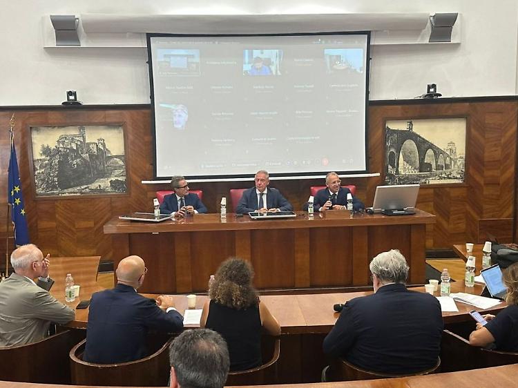 Urso "L'intesa sull'ex Ilva potr&agrave; incoraggiare gli investitori"