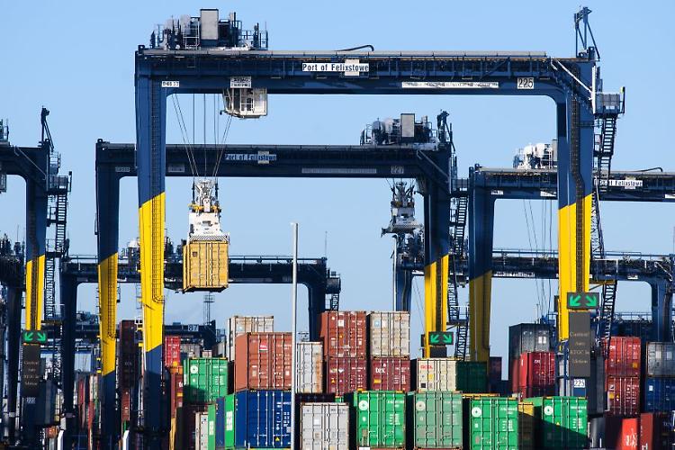 A giugno surplus commercio estero area euro in calo