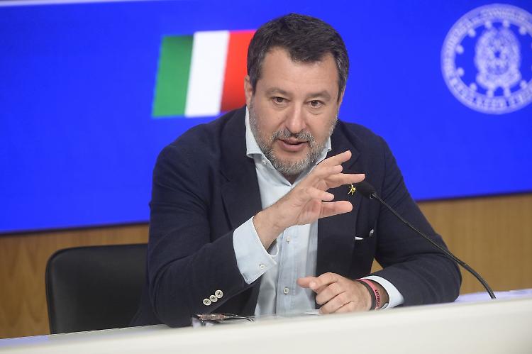 Salvini "Avere dubbi su obbligo vaccini non &egrave; antiscientifico"