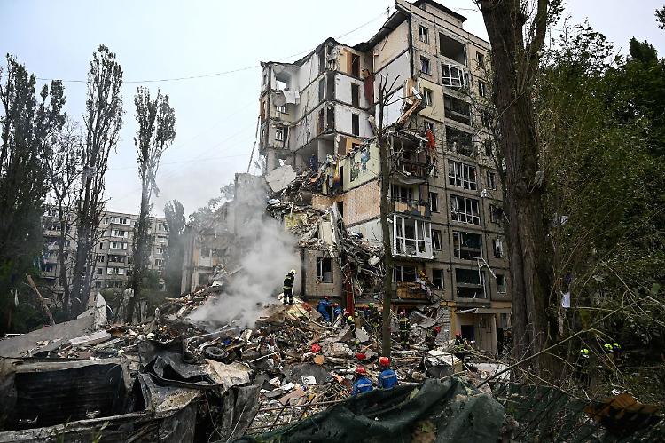 Nella notte altro raid russo su Kiev, Zelensky "Almeno 8 morti"