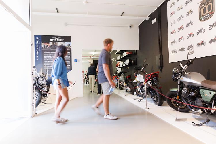 Moto Guzzi, in migliaia all'evento Open House 2025