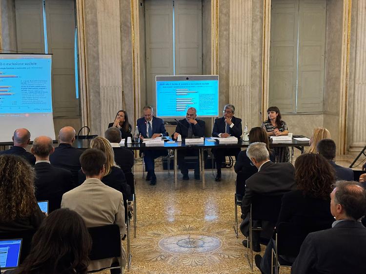 Intesa Sp, benefici sociali triplicati da finanziamenti al Terzo Settore