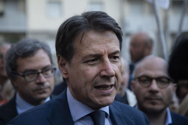 Conte "Definanziare folli piani militari"