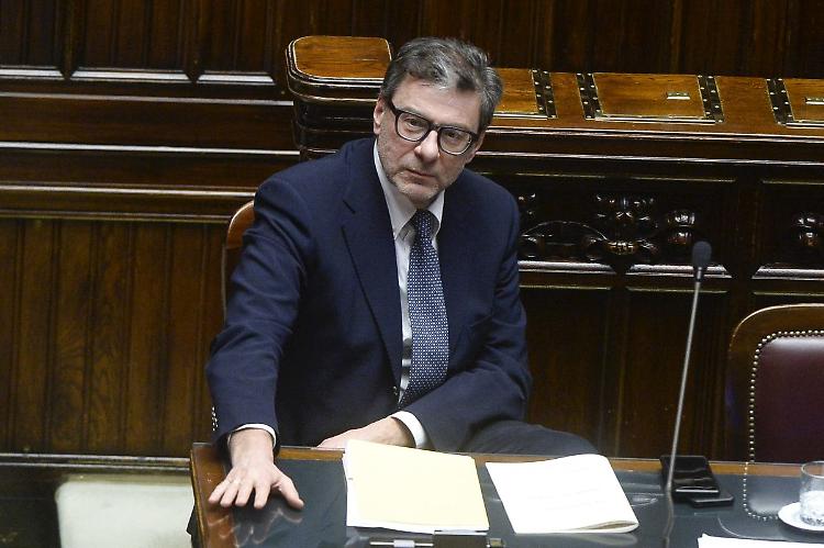 Manovra, Giorgetti "Sostenibilit&agrave; e rispetto regole ue per stabilit&agrave; economica"