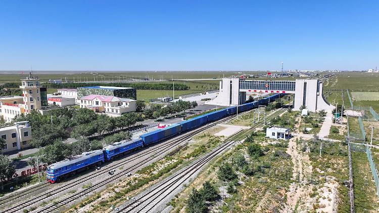Cina-Europa: interporto Erenhot ha gestito oltre 15mila treni merci in 5 anni
