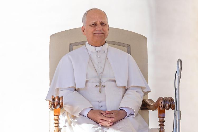 Papa "Serve impegno collettivo per lavoro stabile e dignitoso"