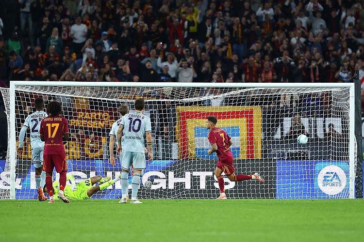 La Roma non sbaglia e vola in vetta: Udinese battuta 2-0