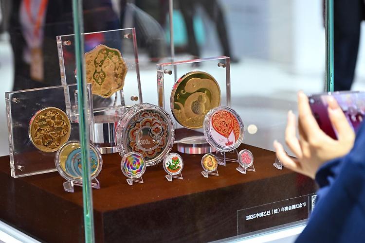 Cina, in arrivo monete commemorative per L'Anno del Cavallo