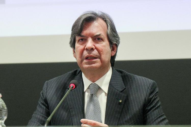 Intesa Sanpaolo, Messina "Fare di pi&ugrave; per crescita. Maggiore rispetto per banche"