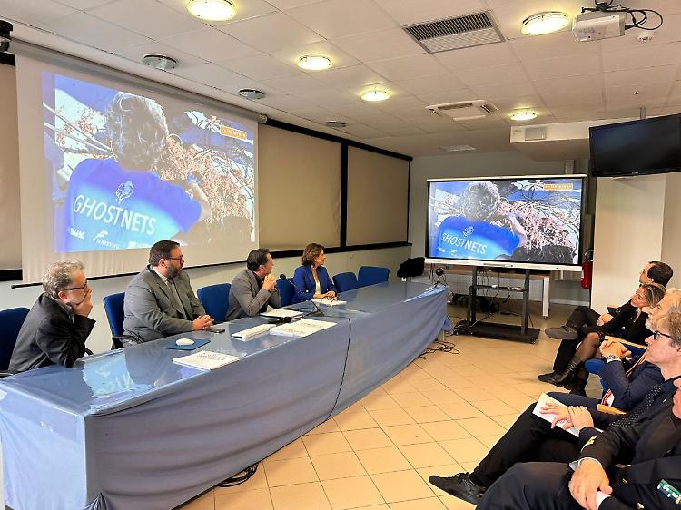 Dal mare all'energia, con "Green Plasma" le reti fantasma diventano risorsa