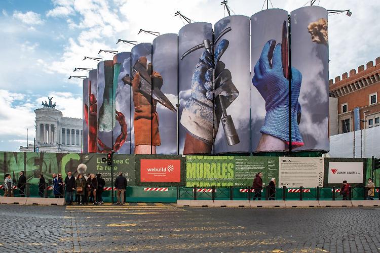 Metro C: Webuild, a Piazza Venezia terza opera 'Murales' dedicata al lavoro