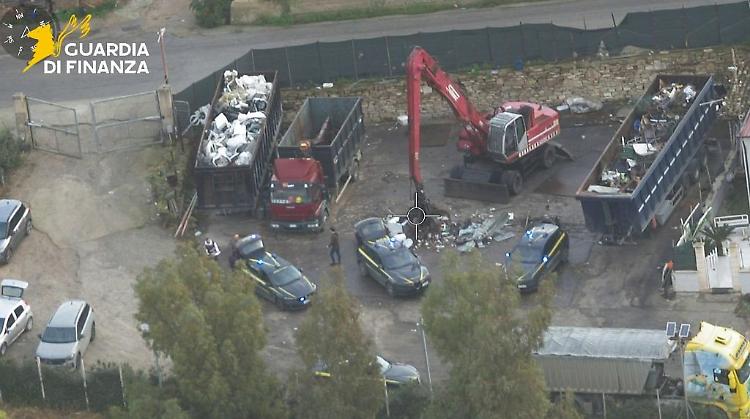 Traffico illecito di rifiuti, sequestrati beni per 2 milioni a Caltanissetta