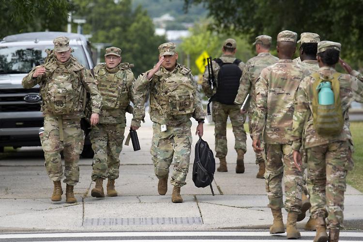Il Pentagono allerta 1.500 soldati da schierare in Minnesota