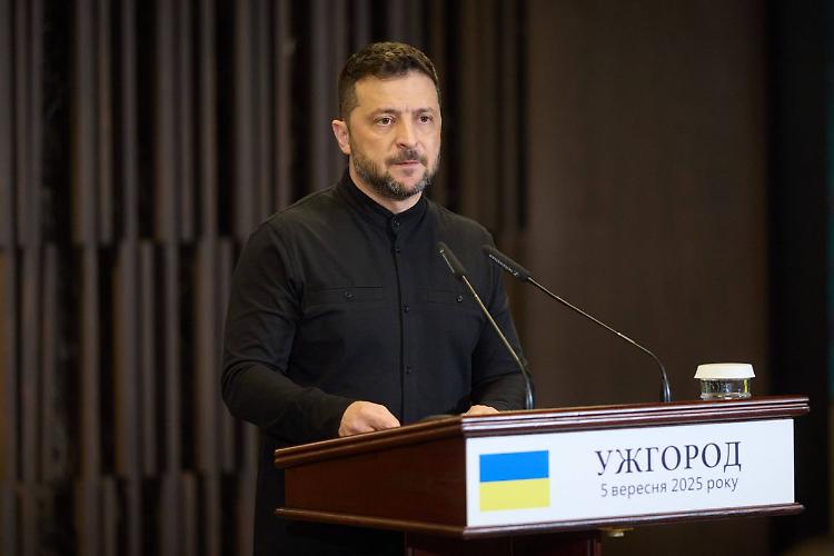 Ucraina, Zelensky "Al lavoro per ripristinare le infrastrutture colpite"
