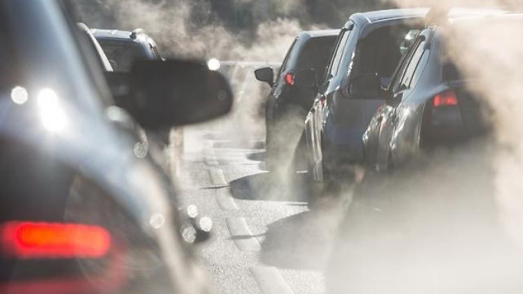 La qualità dell'aria è "discreta", ma tornano a salire i gas serra