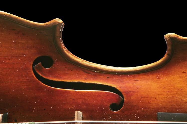 Il Suono di Stradivari. Sara Zeneli e il Vesuvio 1727c