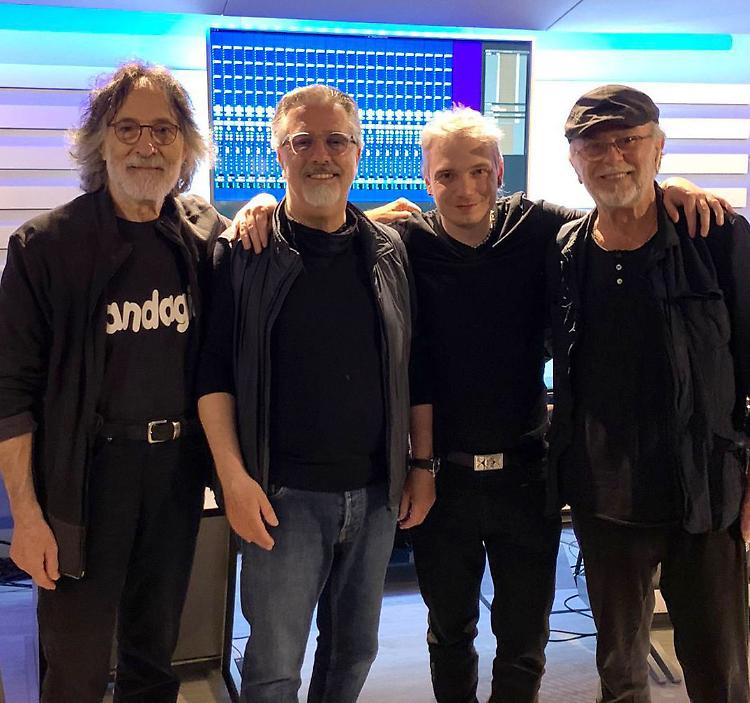 PFM, Bertolotti in studio di registrazione con i giganti del prog