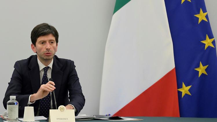Ffp2 sui bus, al cinema e allo stadio. Disco chiuse fino al 31 gennaio