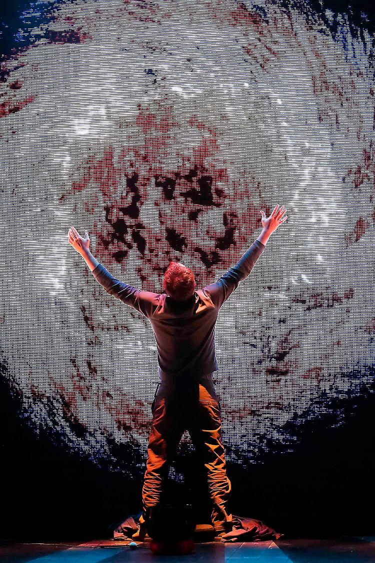 #DIRITTO DI CRITICA: Elio Germano e Teho Teardo in Paradiso XXXIII, vota l'autore della recensione migliore