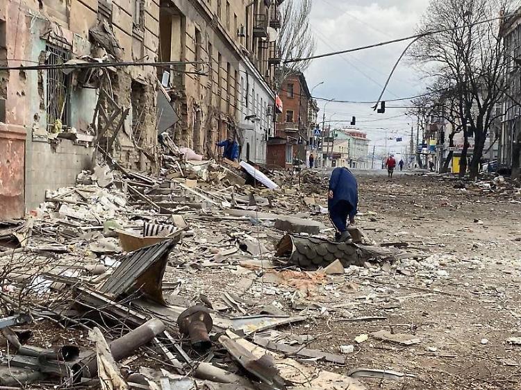 Bombe per tutta la notte su Nikopol, danni a rete elettrica 