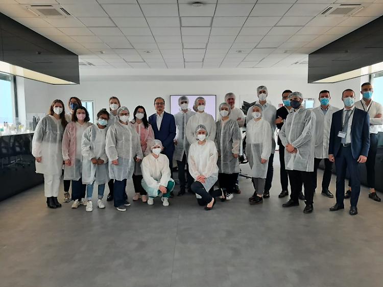 La Cosmesi di Crema fa scuola:  delegazioni 