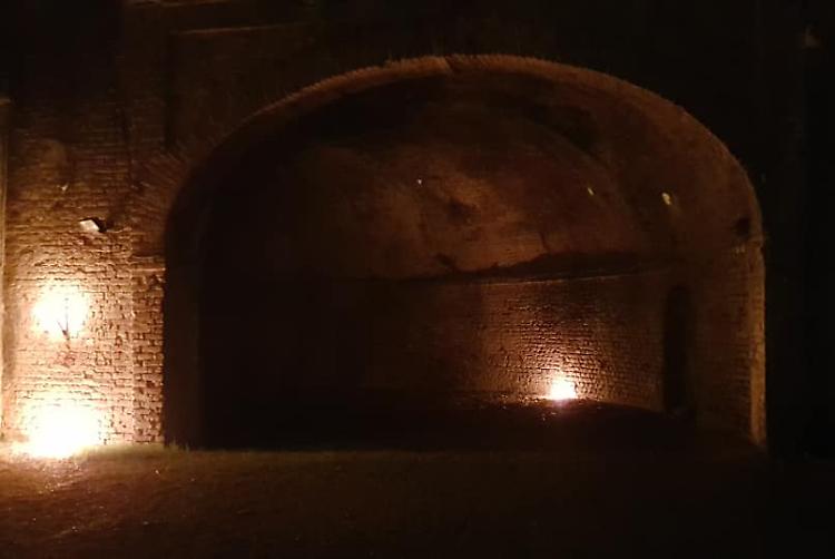 Visite guidate by night alle mura con fiaccole e lanterne