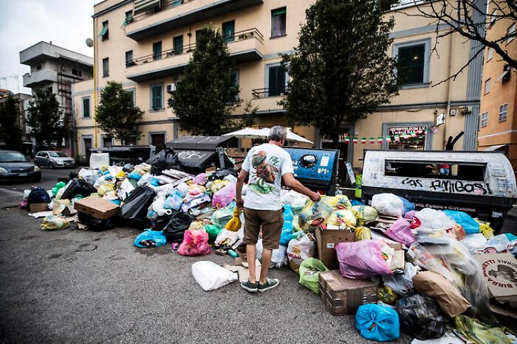 Il vescovo ausiliare di Roma: 'Rischiamo la giungla urbana'