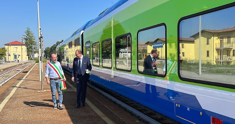 Treni Colleoni fermi ai box: «Stadler risolva i problemi»