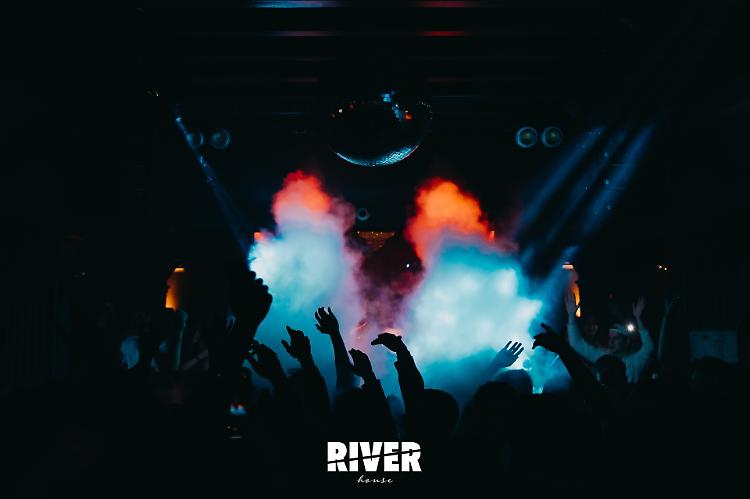 Il sabato sera al River ha un sound internazionale