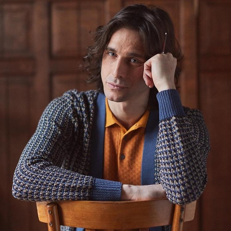 Enrico Dal Buono al Caffè Letterario: l'umanità con le ali è davvero più libera?