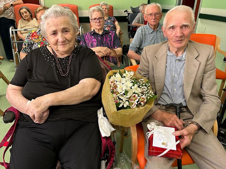Bruna e Romano, di nuovo sposi sessant'anni anni dopo il primo 'sì'