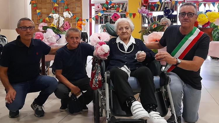 Agnese sarta centenaria