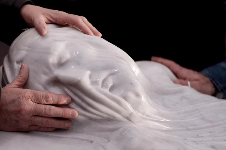 Vedere con le dita il senso della vita: mostra di scultura di Felice Tagliaferri