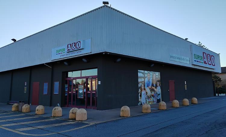 Dal 17 aprile supermercato chiuso: &laquo;Stipendi e Tfr soltanto un miraggio&raquo;