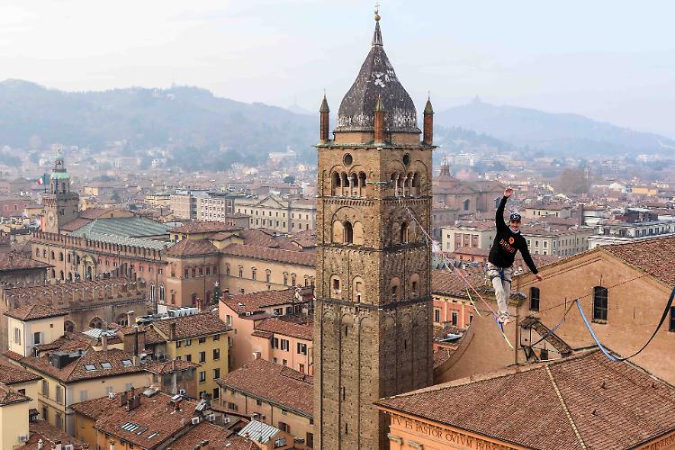 Tra Torrazzo e Campanile una camminata aerea di 64 metri