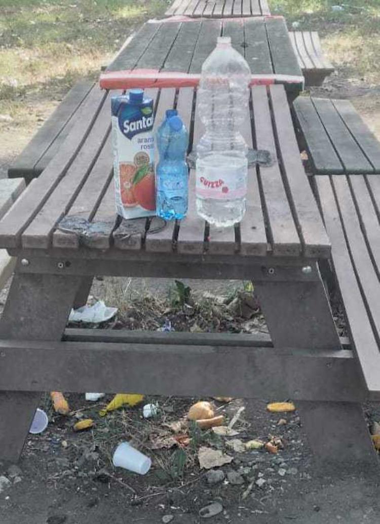 Grigliate di incivili a Ferragosto: rifiuti ovuncue