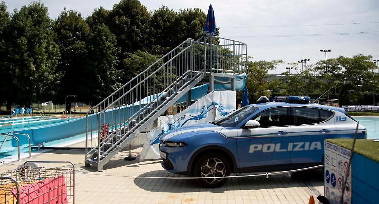 Malore in piscina, il 13enne non ce l&rsquo;ha fatta