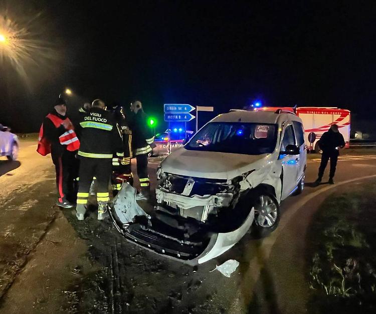 Scontro all’incrocio, anche una suora fra le tre ferite