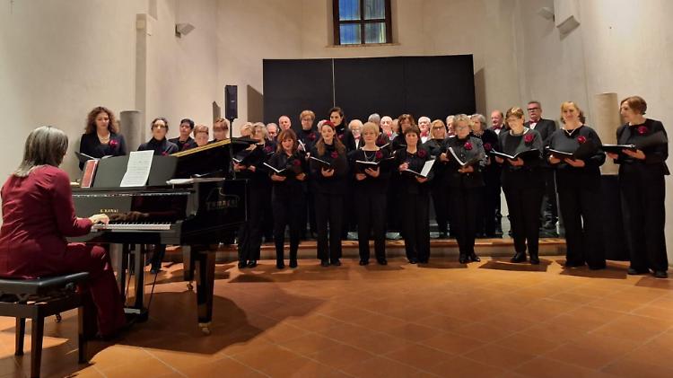 Adafa, gli auguri in musica del coro Ponchielli Vertova