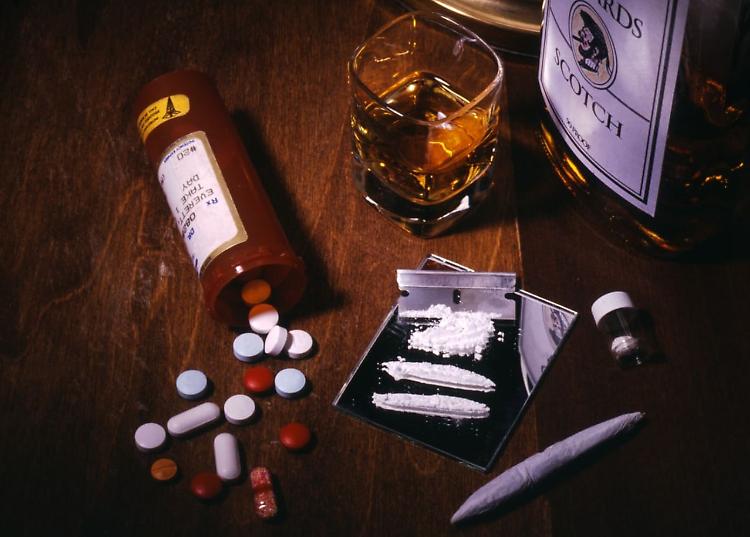 Alcol e droga, allarme abuso: nel 2024 quasi 900 pazienti