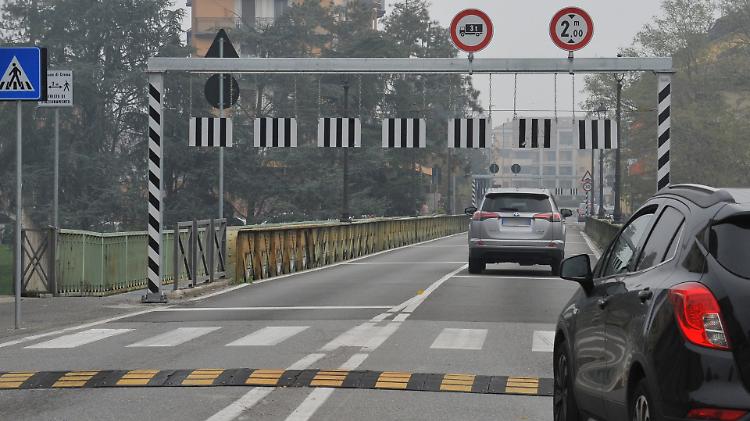 Ponte di via Cadorna a nuovo: solo un’estate senza traffico
