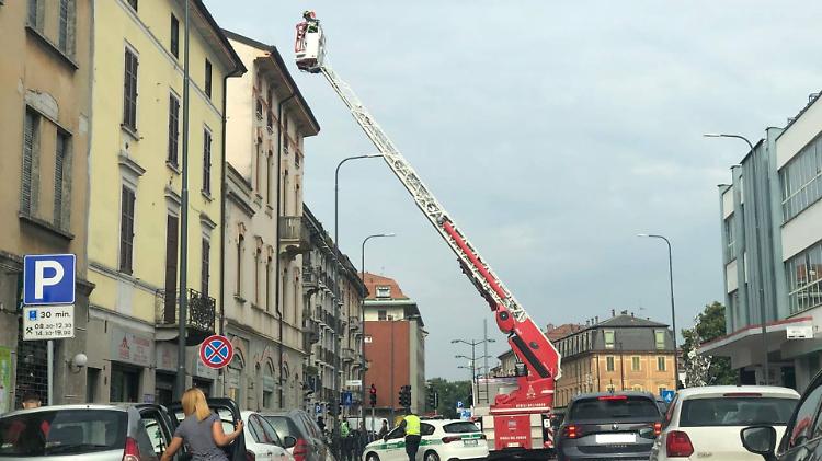 Intervento dei vigili del fuoco in via Dante