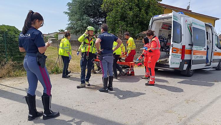 Motociclista ferito, automobilista non si ferma dopo l&rsquo;incidente